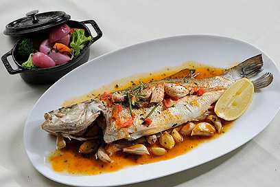 לברק לצד תפו"א,עגבניות ובצלים